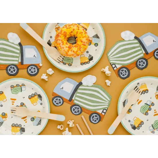 Születésnapi tányérok gyerekpartihoz építőjárművek motívumával.