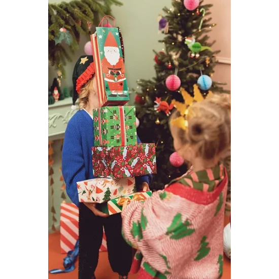 Fém karácsonyi dekoráció Mikulás formájú karácsonyfára.