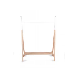 Tipi fa ruhaállvány