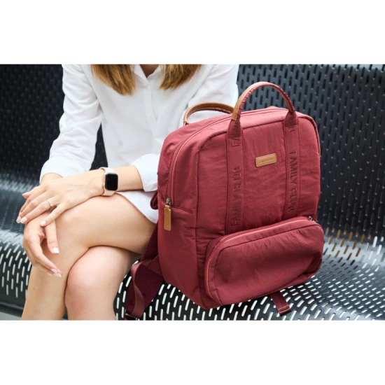 Pelenkázó hátizsák Family Club Signature Urban Burgundy Childhome Family Club Signature Urban Burgundy – pelenkázó hátizsák 40×30×16 cm