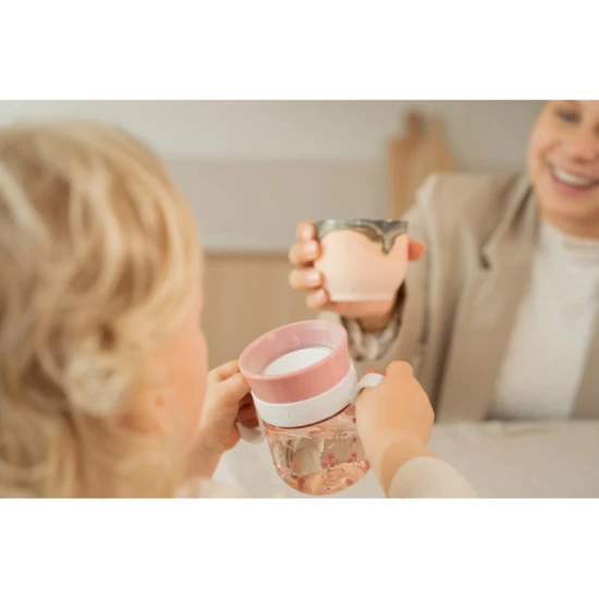 Tréningpohár 360° 200 ml 6 hónapos kortól Tündérkert Tündérkert 360°-os gyakorló bögre: Megtanulunk úgy inni, mint egy pohárból, anélkül, hogy kiömölne!