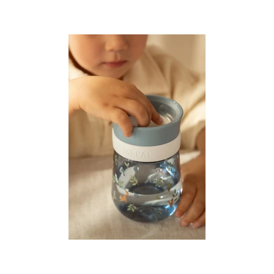 Tréningpohár 360° 300 ml 9 hónapos kortól Erdei Barátok Kiváló minőségű, könnyen tisztítható, 300 ml-es Little Dutch edzőpohár erdei motívummal.