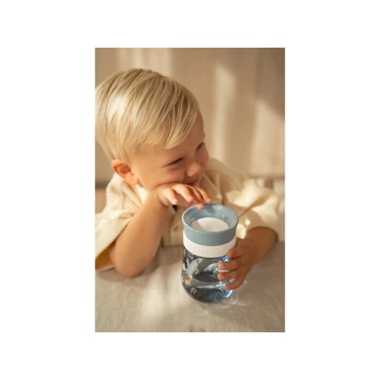Tréningpohár 360° 300 ml 9 hónapos kortól Erdei Barátok Kiváló minőségű, könnyen tisztítható, 300 ml-es Little Dutch edzőpohár erdei motívummal.