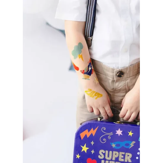 Ideiglenes repülőtetoválások akciókalandoroknak.