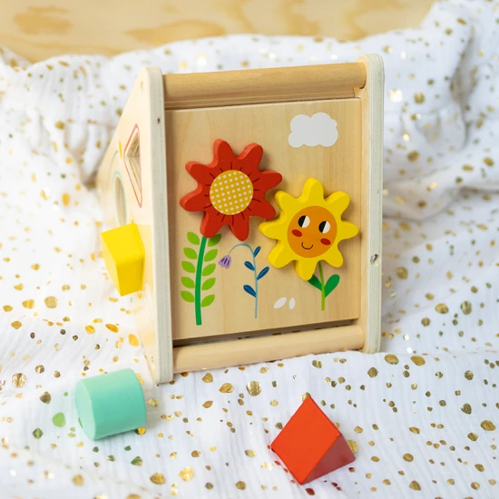 Fából készült tevékenységi háromszög