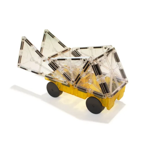 A Cars 2 építőkészlet fejleszti a képzeletet és a finommotorikát.