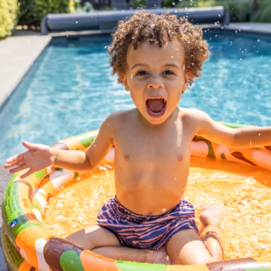 Gyerek fiú úszónadrág UPF 50+ Zebra Swim Essentials anyaggal