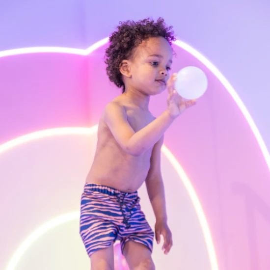 Gyerek fiú úszónadrág UPF 50+ Zebra Swim Essentials anyaggal