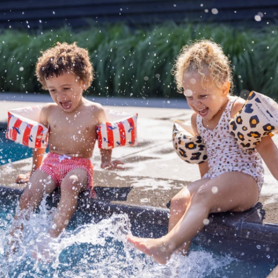 Gyermek felfújható Swim Essentials Whales ujjatlan gyerekeknek, ideális úszáshoz a medencében és a tengeren